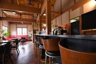 Chee's cafe dining - 居心地のいいオープンな空間。