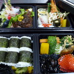 Miyoshino - 5150円以上のお弁当です　下の列に上の列を載せた横長2段のお弁当　豪華です