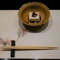 北新地 湯木 新店 - ランチ･風流御膳 (胡麻豆腐+松花堂弁当+御飯+白味噌+香の物+ﾃﾞｻﾞｰﾄ) 2,000円 2016年1月
