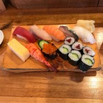 Sushi Teru - ランチのにぎり。
                        税込970円。
                        美味し。