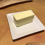 ビストロ　グラン　ソレーユ - バターも大きい！