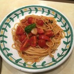 ジョリーパスタ - ベーコンとオニオンのたっぷりトマトソース