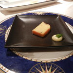 フランス料理　レ・セレブリテ - 皿が大き過ぎひん？