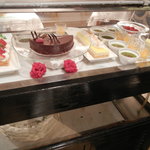 フランス料理　レ・セレブリテ - ケーキやアイスは食べ放題。食べなかったけど。。。(笑)