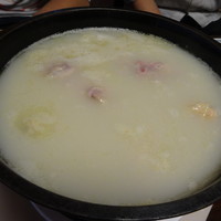 八起庵 丸太町本店 - 水炊き（鳥肉とシイタケのみの状態）