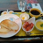 モーニング全景(トーストとコーヒーをチョイス）