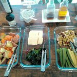 ダンデライオン - サラダは種類が豊富です。レタスとキャベツでお茶を濁すなんでお店じゃありません。いい仕事しています。