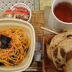 アルション デリカフェ - パン食べ放題つきのパスタセット