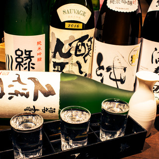 Enjoy famous sake from all over the country