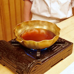 緒方 - 出汁でくぐらせます。