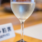 三笠鮨 - 高脚杯（ぐらす）に掃愁帚（さけ）