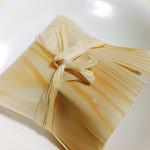 京菓子 岬屋 - こんな包みに入ってます。