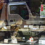 京菓子 岬屋 - 外観  ショーケース