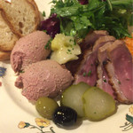 ビストロプティットレジョン  - 前菜 鴨肉のローストとレバーペースト