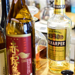 和ビストロ ぽいんとてん - カウンターより。ワインレストランと言いつつ…