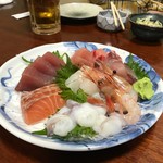 奥ながら - お刺身の盛り合わせ【マグロ、中トロ、サーモン、生蛸、真鯛、赤海老、山葵君】