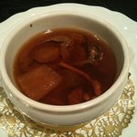 故宮 - 干し鮑と中国乾物入り薬膳蒸しスープ（佛跳牆）