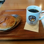琥八 - カフェスペースでモーニングしました。（ぶどうパン＆アメリカン珈琲）