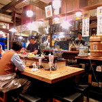 くうのむ ちゃのま - 店内はカウンターとテーブル席