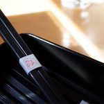 らぁ麺屋まるみ - 箸にもマーク