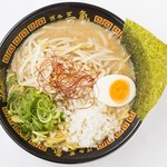 博多三氣 - 『濃厚焦がし味噌とんこつラーメン』オリジナルブレンドの味噌を焦がして作る本格派。ラー麦100％の縮れ麺がスープによく絡みます。