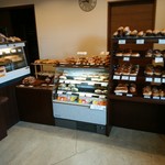 琥八 - 店内（ショーケースなど）