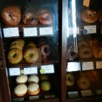 琥八 - ベーグルで～す（この中から「黒ごまチーズベーグル」を買いました。）