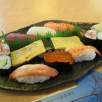 鶴亀鮨 - 中すし（￥1.600）玉子が大きいです