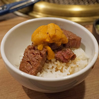 SATOブリアン 本店 - にんにくバターと醤油を使ったシャトーブリアン、雲丹をのせて