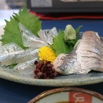 陸奥 こむらさき - さより造りとアジの酢〆