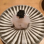 すし家 - 白エビのキャビアのせ
