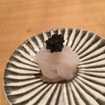 すし家 - 白エビのキャビアのせ