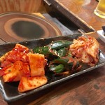 韓国料理 炭火焼肉 きむらや - キムチの盛り合わせ