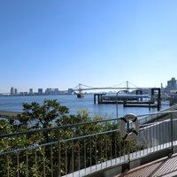 ツキ シュール ラメール - 店内のテーブル席の風景です