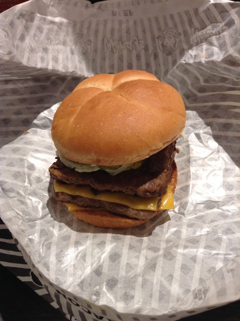 ウェンディーズ・ファーストキッチン , ウェンディーズバーガーダブル670円