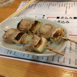 もつ焼き えるびす - しそ肉巻き 180円