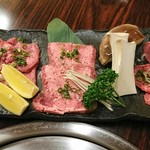 黒毛和牛専門店 もうもう亭 - タン盛り