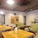 cafe OGU1 - 店内のテーブル席の風景です