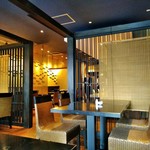 駒形前川 - [内観] 店内 テーブル席 ①