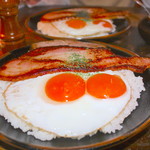 ヴィラ・アフガン - 手前が大盛り  奥が普通盛り