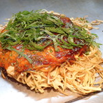 Okonomiyaki Raku - 西条焼（900円）