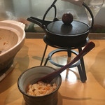 鮨松榮 - 桜海老の素揚げ入り土鍋ご飯 出汁茶漬け