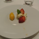 レストランMINAMI - パッションフルーツのジェラティーナと苺のティラミス