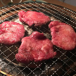 代官山 炭火焼肉 猿楽 - 牛タン　塩