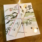 Kyoshumi Hisaiwa - 6840円の折詰の包み