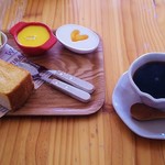 cafeくるり - 珈琲・五条川ブレンド（400円）モーニング（メープルトースト、ヨーグルト付きはオレンジソース）