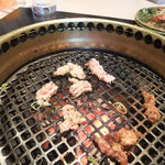 炭火焼肉 胡椒亭 - 塩ナンコツ　絶品なり