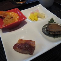 中国料理 カリュウ(ヨコハマ グランド インターコンチネンタル ホテル) - あわび入り前菜の盛り合わせ
