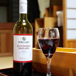 湯之島館 - ドリンク写真:赤ワインボトル