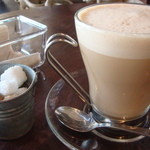 カフェ シャルボン - アイスカプチーノ☆お砂糖入れがカワイイ！
